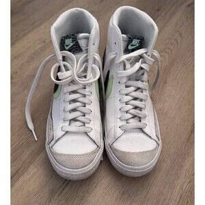 Nike Blazer Mid 77 Size 5 Youth